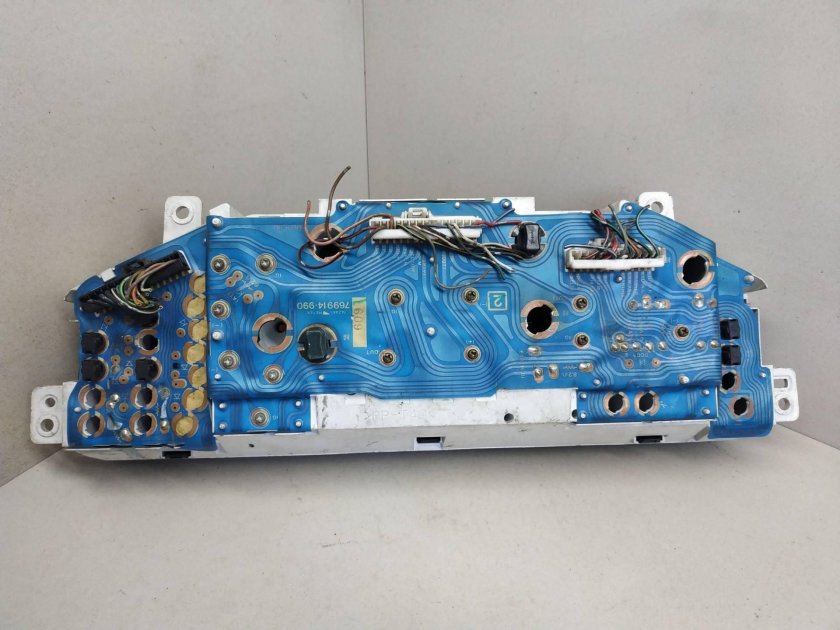 Приборная панель Мазда 323 bj