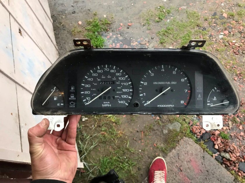 Приборная панель Мазда 323