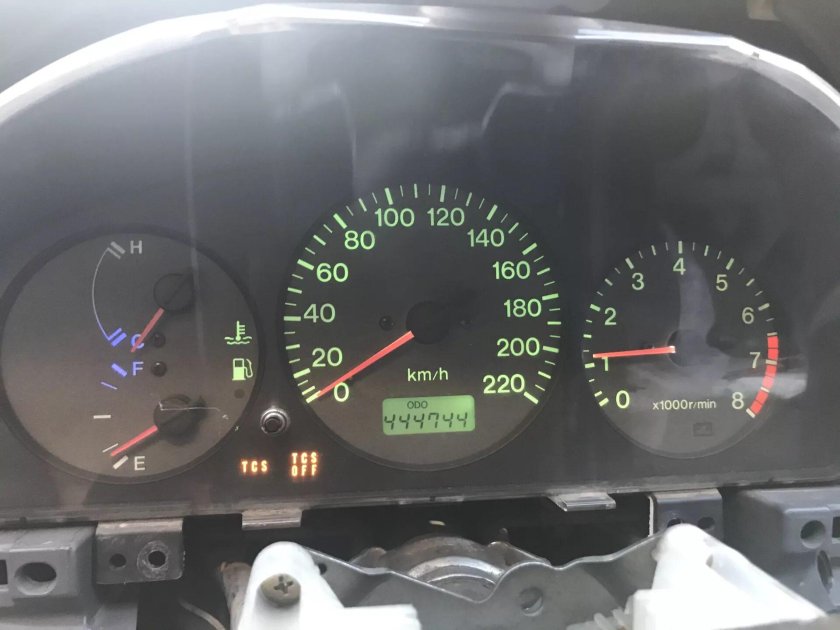 Панель приборов Мазда 323f