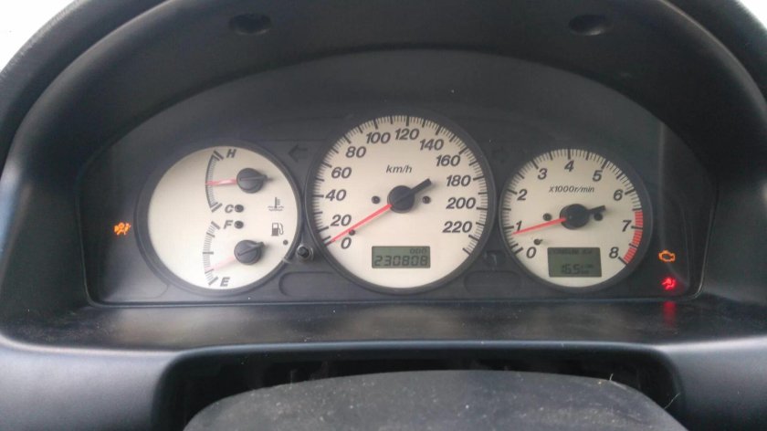 Панель приборов Mazda familia чек