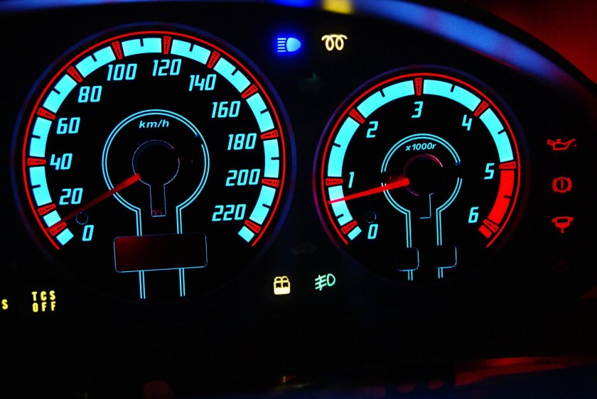 Мазда 323 f белые шкалы приборной