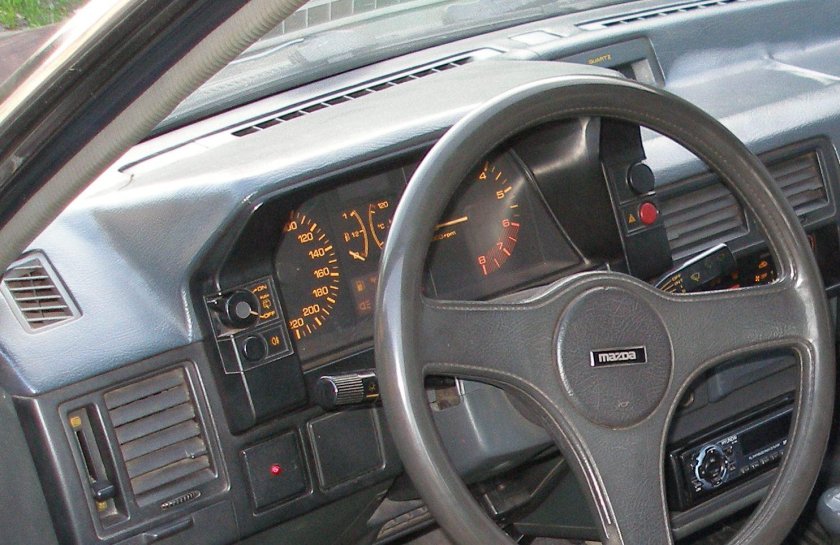 Мазда 323 bf салон