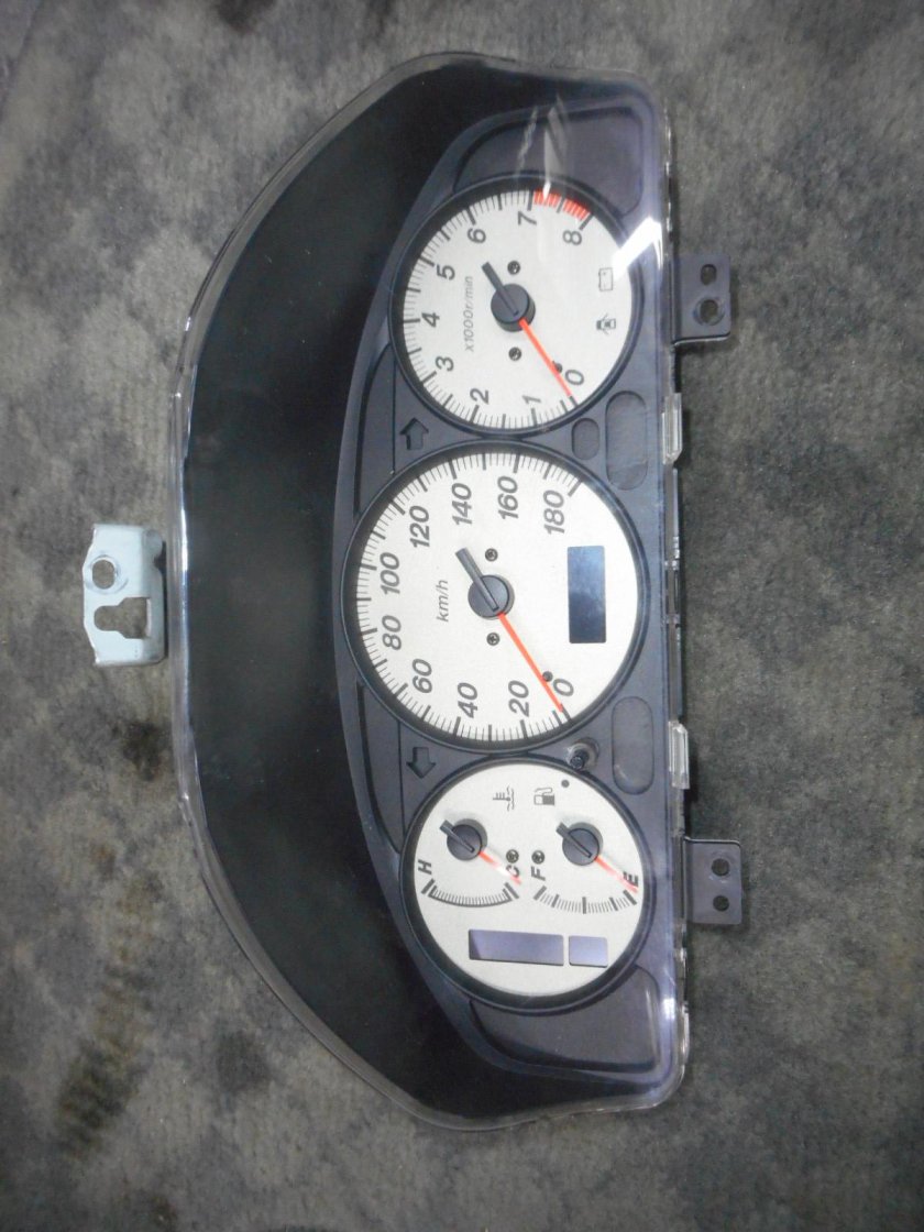 Приборная панель Мазда фамилия