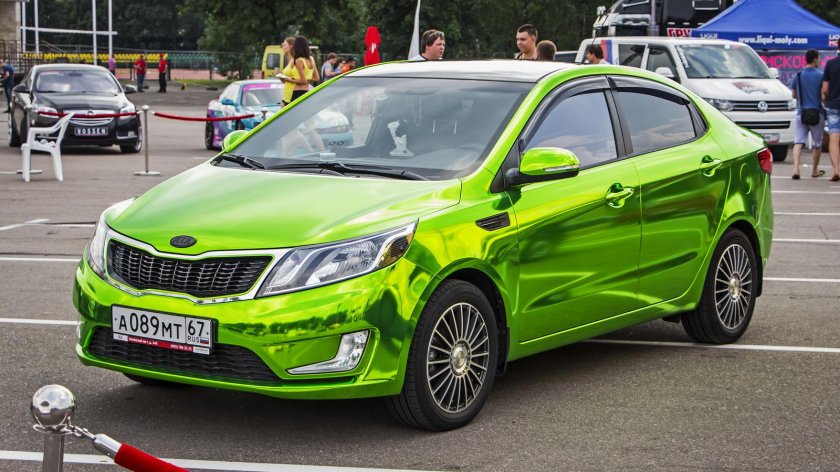 Kia Rio зеленый