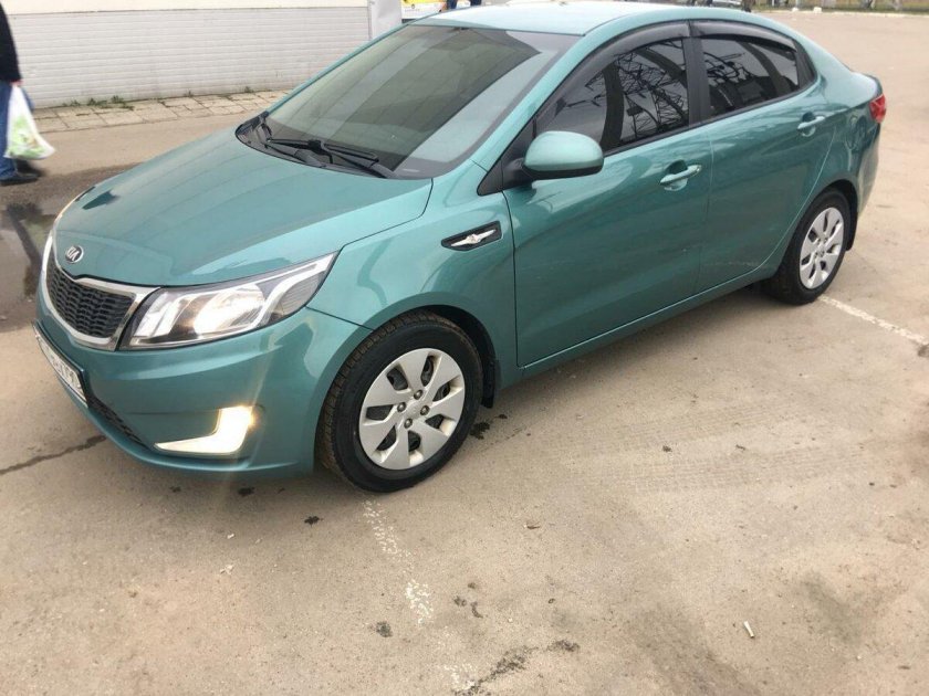 Киа Рио изумрудно-зеленый
