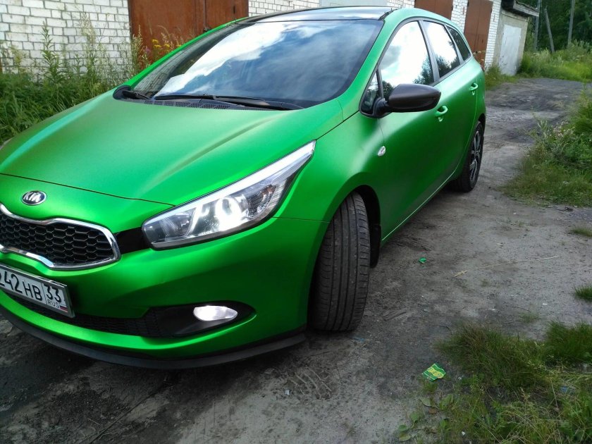 Kia Ceed зеленый
