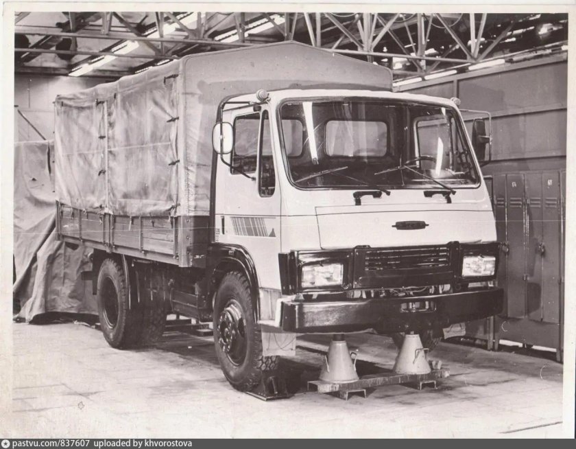 Опытный самосвал ЗИЛ-30.250