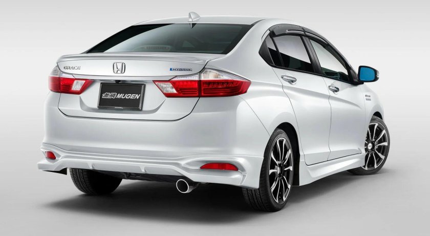 Honda Grace Hybrid 2015