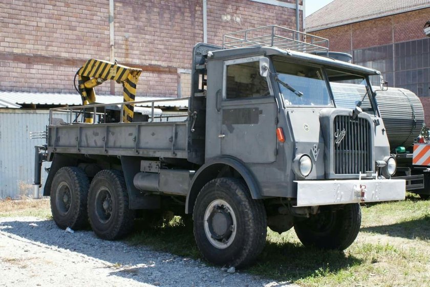 Грузовики и тягачи Berna