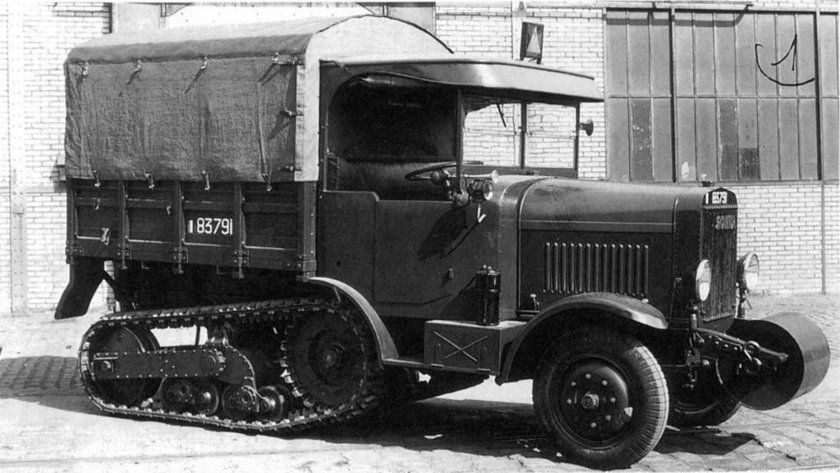 Французский полугусеничный тягач unic p107