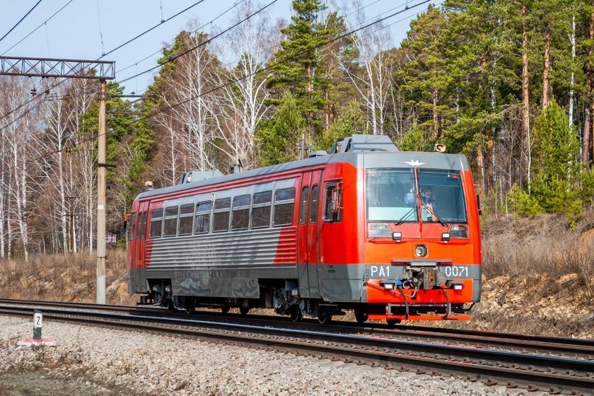 Локомотив поезд