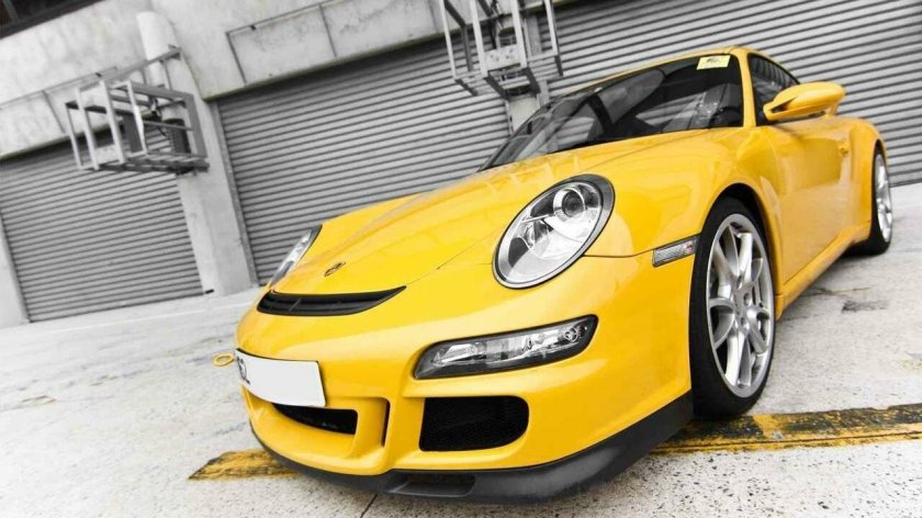 Порше 911 желтый