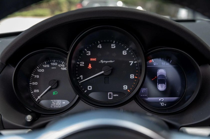 Приборная панель Порше Бокстер