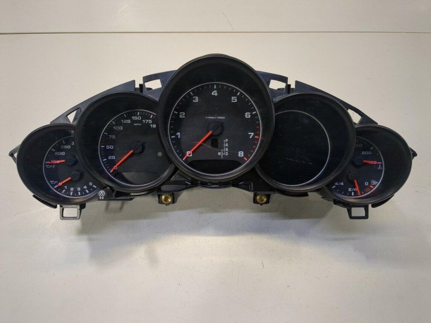 Приборная панель Порше 930