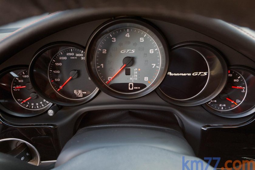 Приборка Порше Панамера