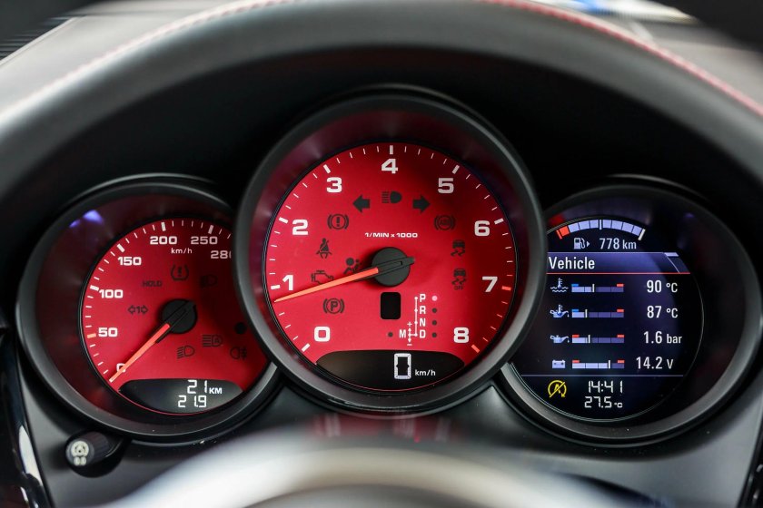 Порше Макан панель приборов