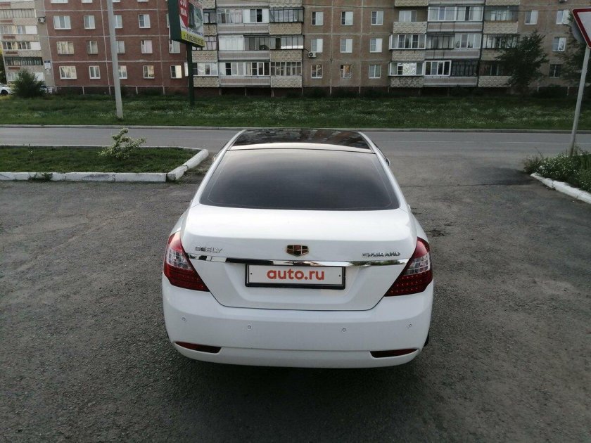 Geely emgrand белый