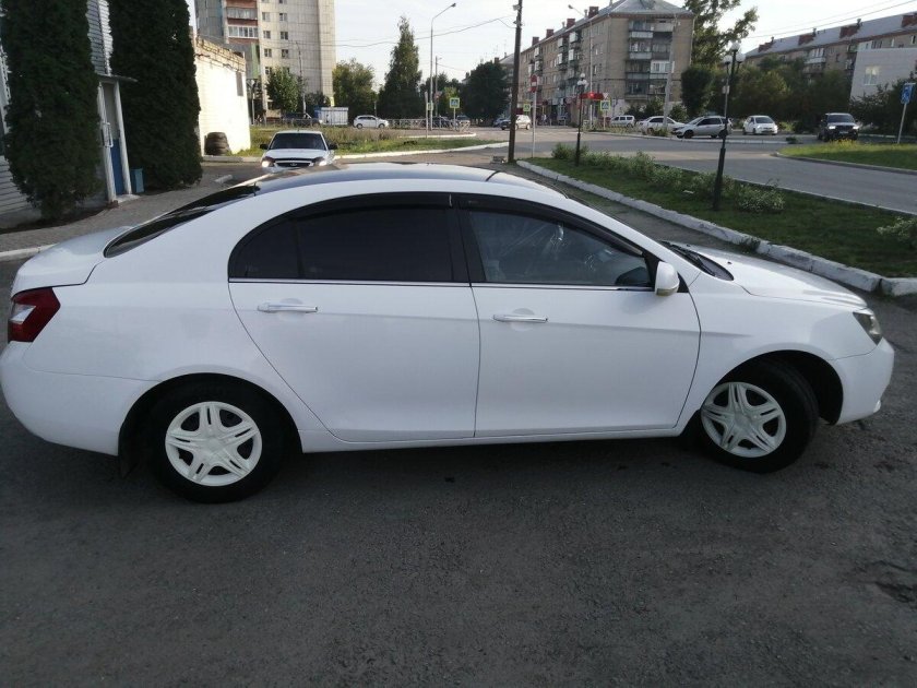 Geely emgrand белый