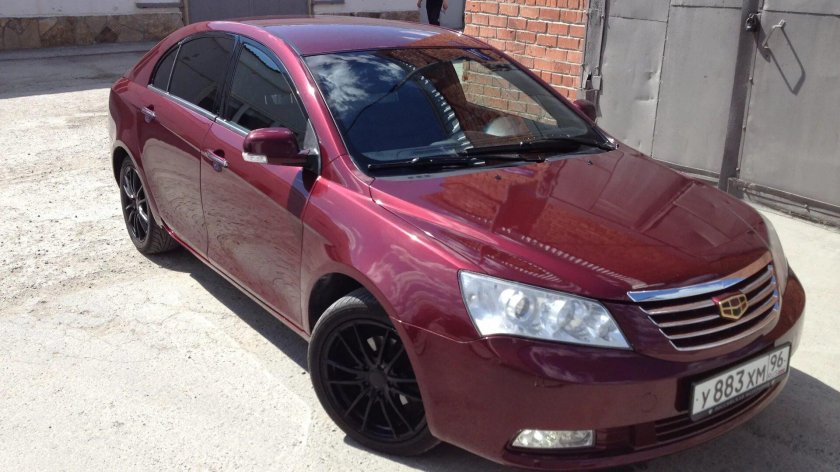 Geely Emgrand ec7 бордовая