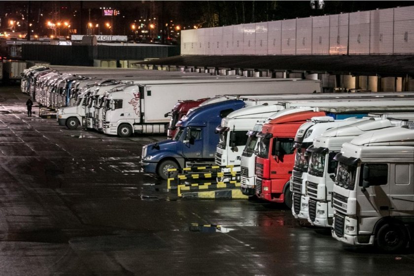 Стоянка грузовиков