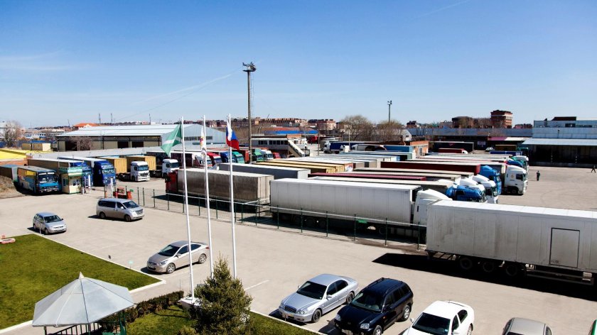 Парковка грузовик