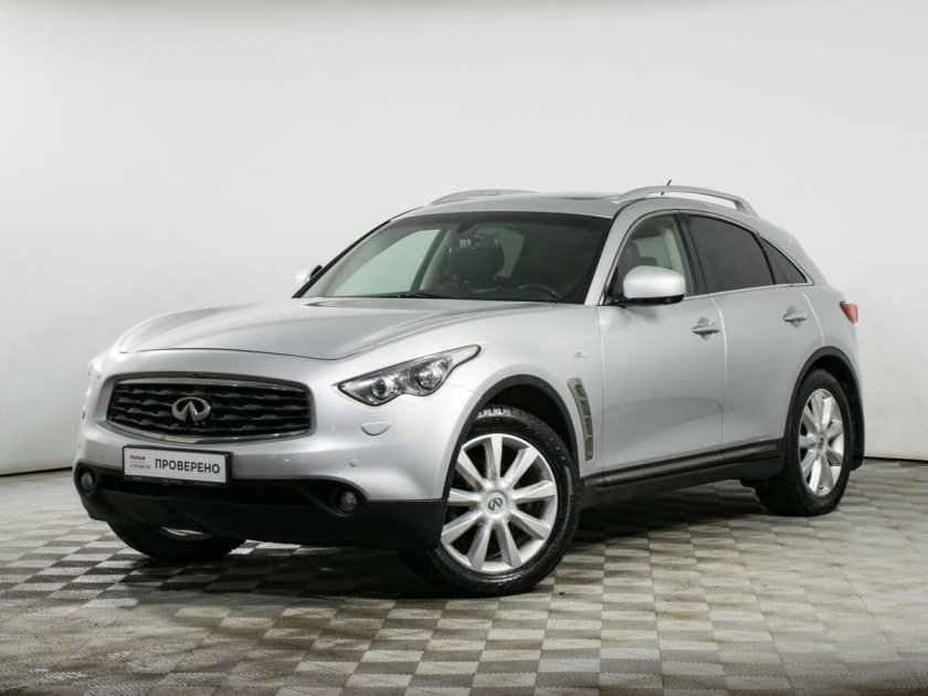 Серебристый инфинити джип