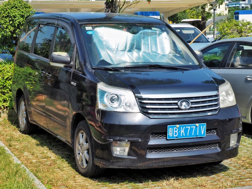 Иранские автомобили минивэны в России