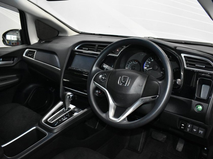 Хонда Шатл 2016 года