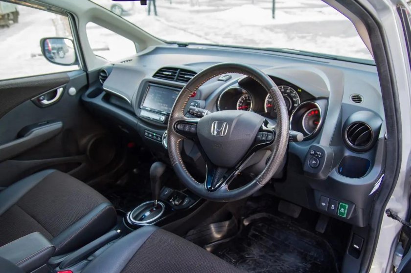 Honda Fit Shuttle 2012 салон