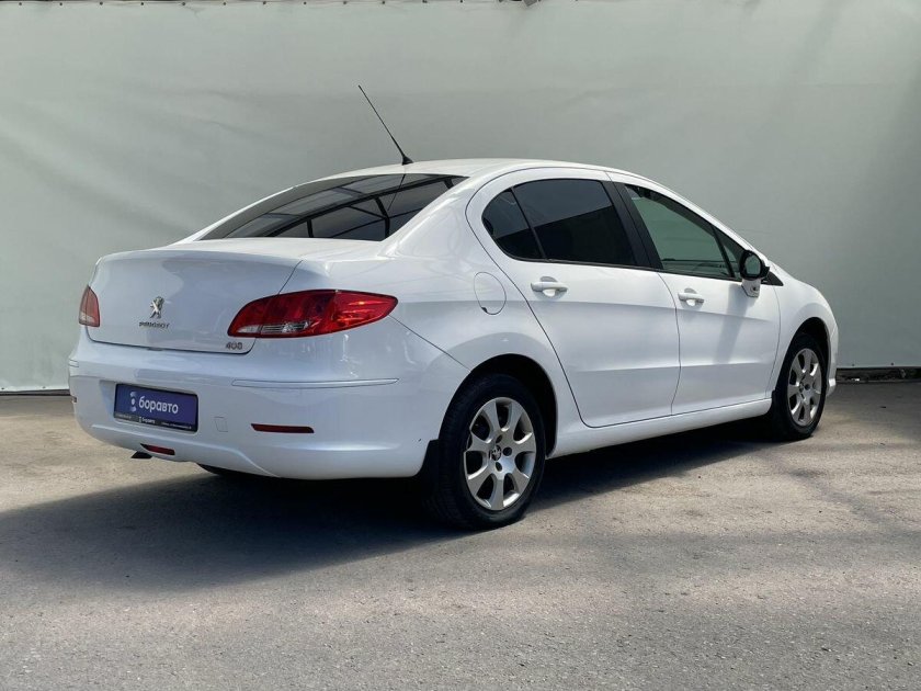 Пежо 408 седан