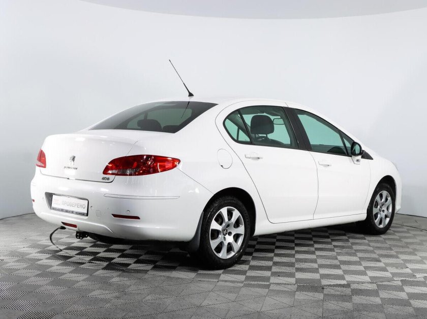 Peugeot 408 седан