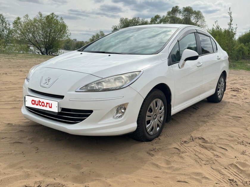 Пежо 408 седан