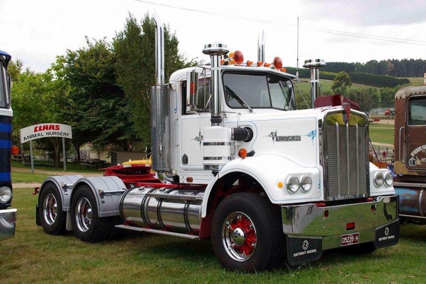 Kenworth Bullnose тягач 1950 Mackie`s