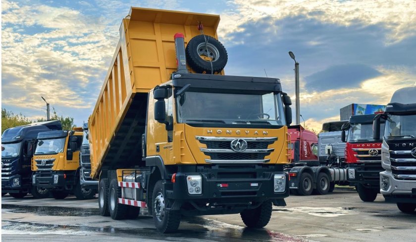 Самосвал 6х4 hongyan saic-iveco