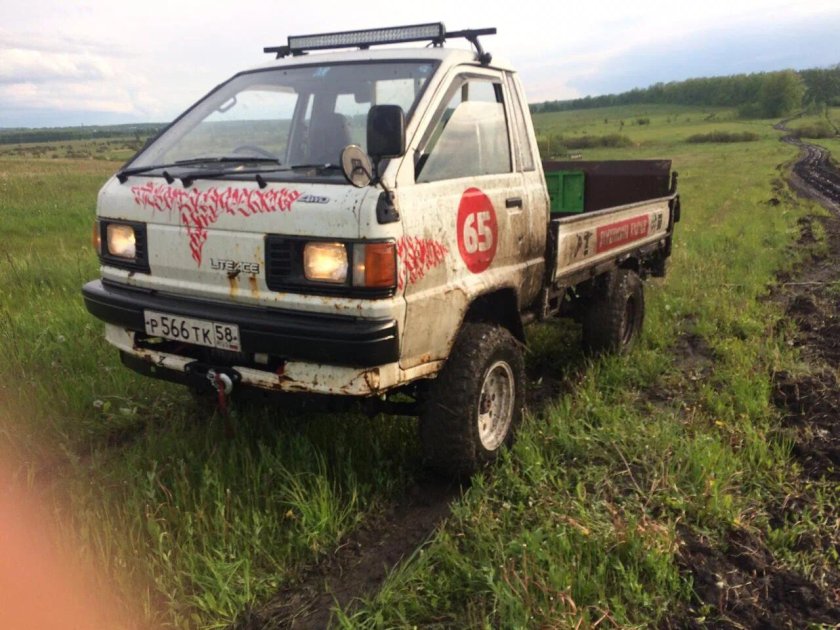 Toyota Lite Ace Truck