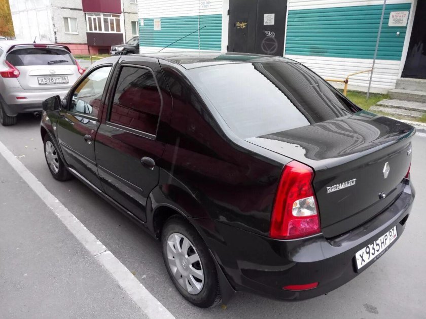 Renault Logan черный