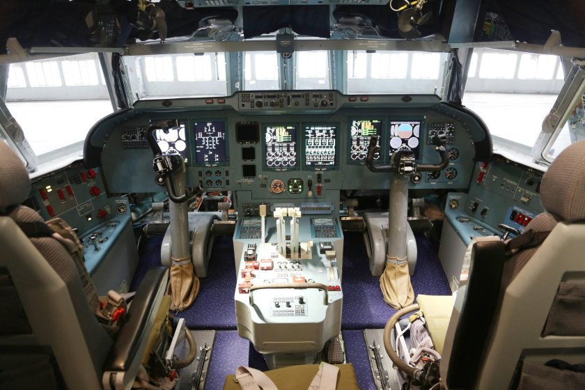 Ил 76 МД кабина пилотов