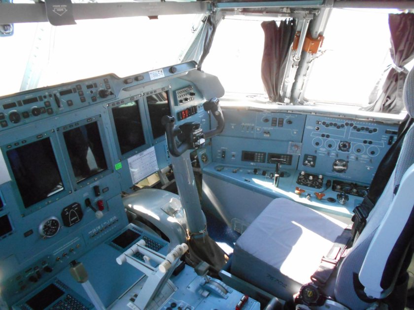 Ил 76 МД кабина пилотов