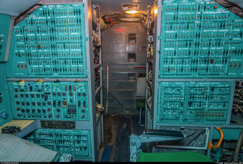 Кабина бортинженера ил 76