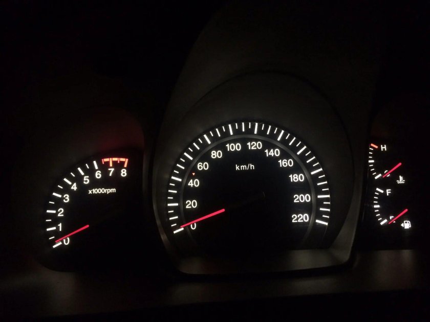 Приборная панель Kia Cerato 1 Пересвет