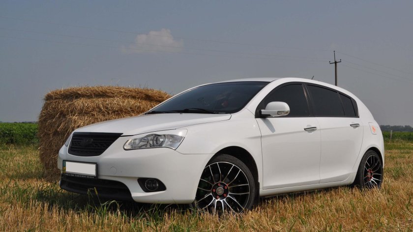 Geely Emgrand ec7 RV хэтчбек