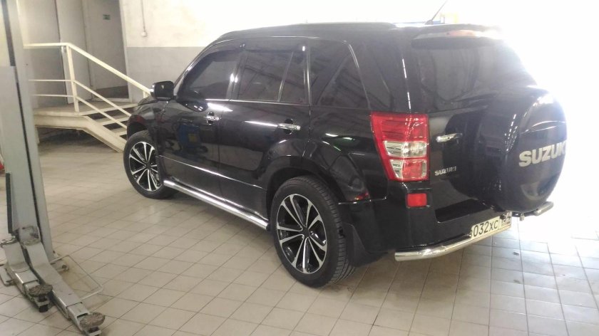 Сузуки Гранд Витара на дисках r20