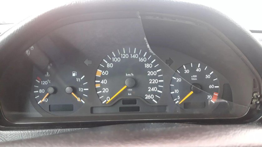 Щиток приборов w202