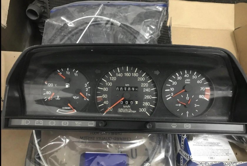 Приборная панель Мерседес 190