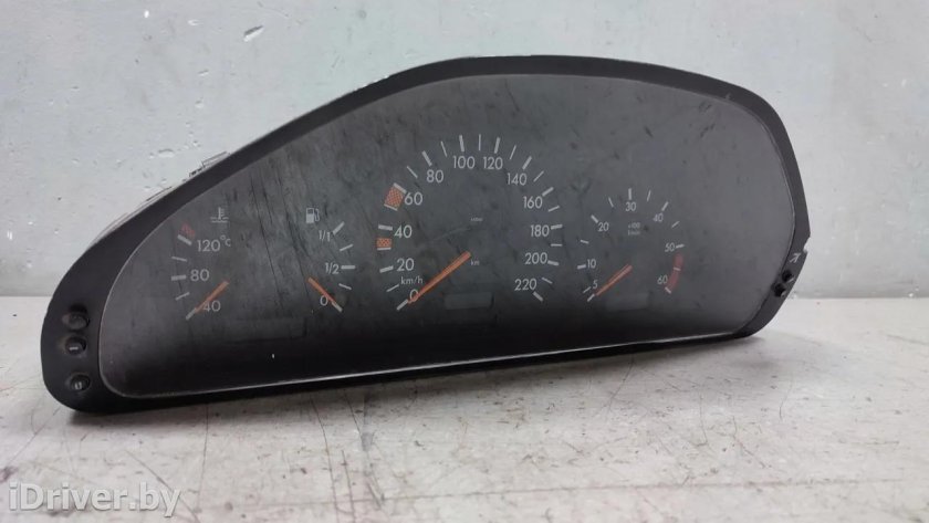 Приборная панель w202