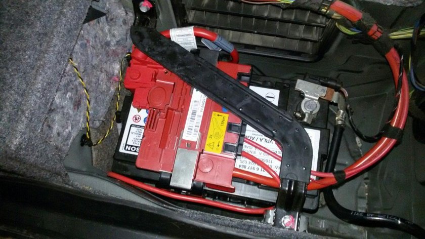 Крепление АКБ БМВ е90