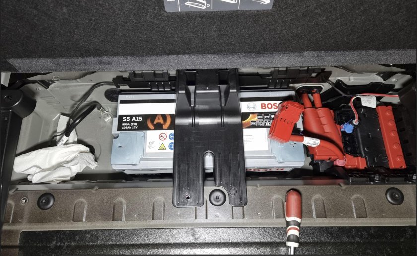 АКБ В багажнике 2102