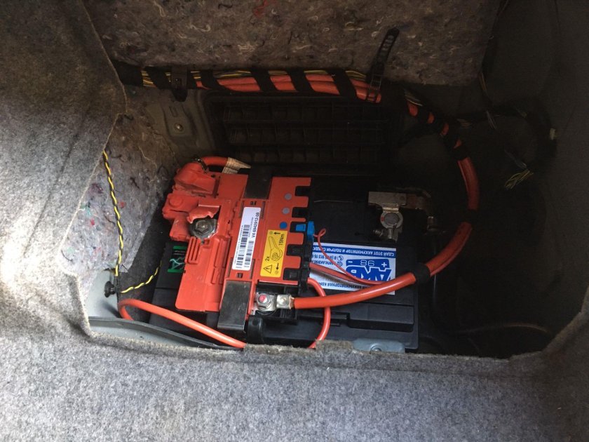 Аккумулятор БМВ е90