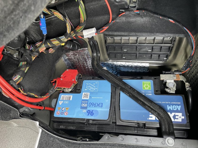 F30 аккумулятор