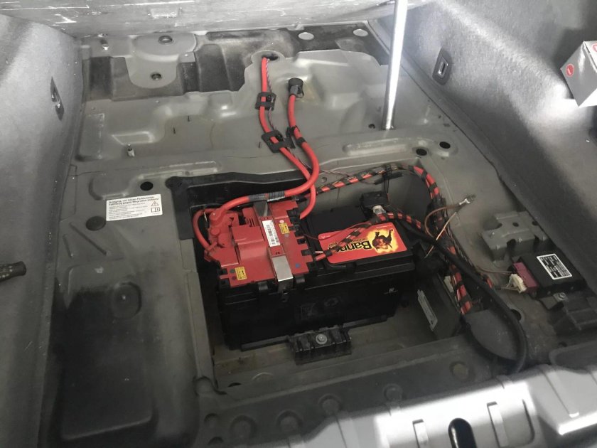 Аккумулятор БМВ ф10